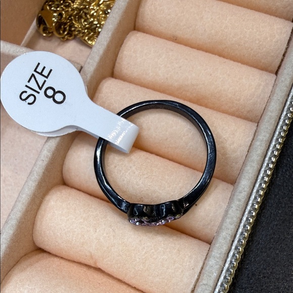Elegant Black and Purple Heart Knot Fashion Ring size 8. - Picture 4 of 5